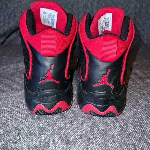 Nike Air Jordan Pro Strong Bred Youth 5.5 Black/Red Leather Shoes - Picture 2 of 5